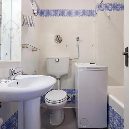 Sleeps 4 Air Con Wifi Villa
