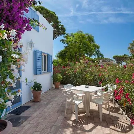 Villa Sleeps 4 Air Con Wifi *