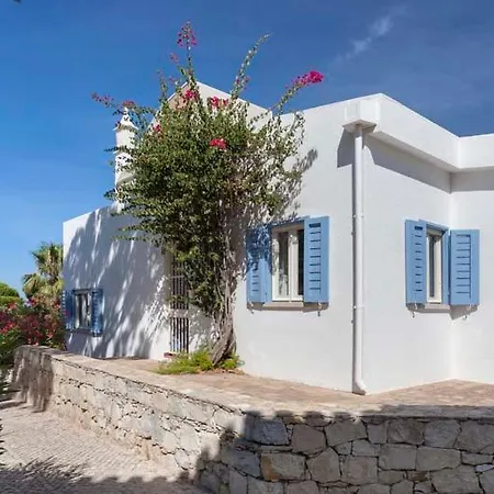 Sleeps 4 Air Con Wifi