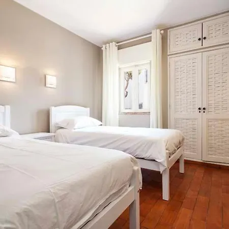 Sleeps 4 Air Con Wifi Villa